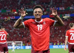 星空官网-天空：诺丁汉森林为恩多耶开出450万欧年薪，比那不勒斯多100万欧