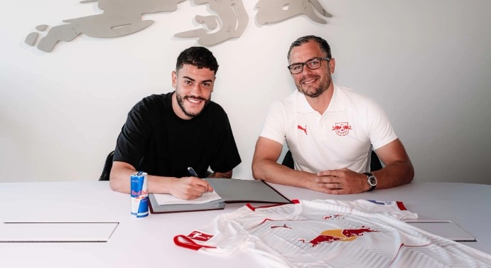 星空体育官网-接替塞斯科！莱比锡官方：1.93米高中锋罗慕洛加盟，签约至2030年