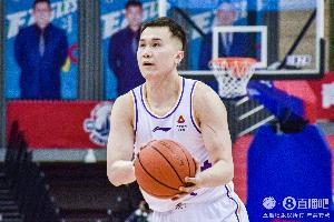 星空官网-得分差很多!张帆常规赛场均12.4分2.5板2.5助 季后赛场均7.5分