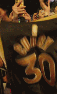 星空官网-库里在社媒发布中国行视频：刚落地中国，这里的氛围无与伦比