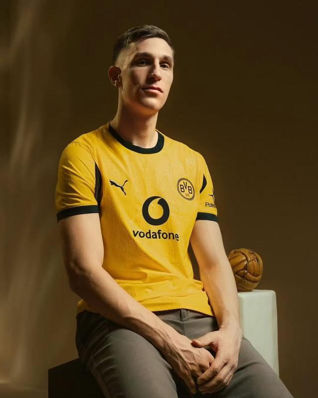 星空体育-多特新球衣的故事：德国足球60年前的里程碑时刻