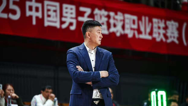 广东男篮爆冷输球！遭遇大逆转，王睿泽首秀8分，张文逸错失绝杀