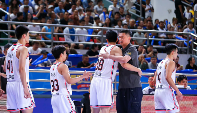广东男篮爆冷输球！遭遇大逆转，王睿泽首秀8分，张文逸错失绝杀