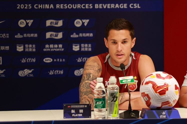 组织者！维塔尔本场比赛有6次关键传球，刷新个人单场中超新高