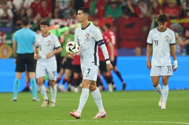 星空体育平台-安东尼奥·席尔瓦有罪 马丁内斯有错 葡萄牙夺冠难