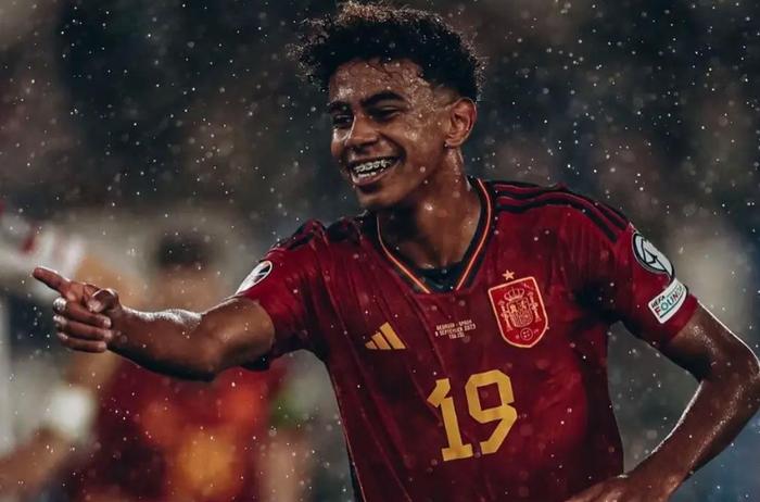 星空体育官网-9球15助!西甲官宣赛季mvp!力捧18岁新梅西,拉菲尼亚有苦难言