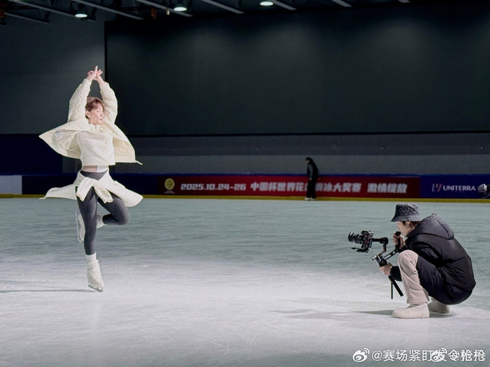 星空体育官网-张丹晒花样滑冰训练与带娃日常|冬奥会|拍摄_新浪新闻